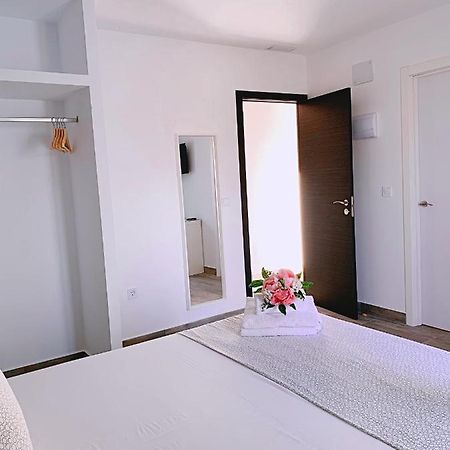 Hostal El Castillo Alcalá de Guadaira מראה חיצוני תמונה