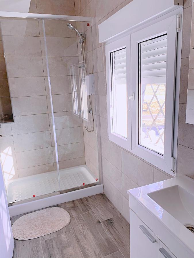Hostal El Castillo Alcalá de Guadaira מראה חיצוני תמונה