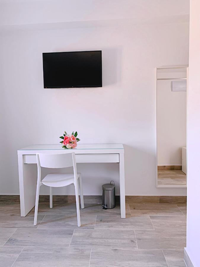 Hostal El Castillo Alcalá de Guadaira מראה חיצוני תמונה