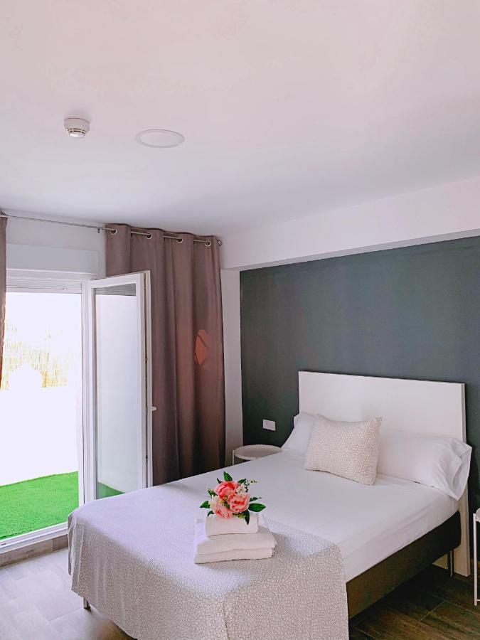 Hostal El Castillo Alcalá de Guadaira מראה חיצוני תמונה