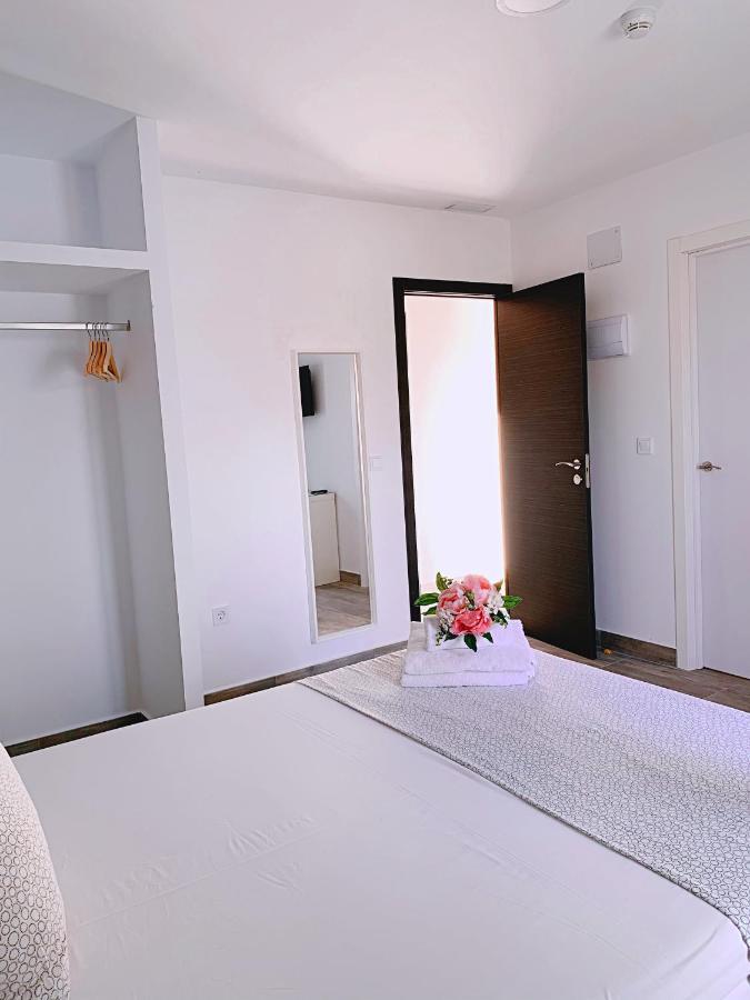 Hostal El Castillo Alcalá de Guadaira מראה חיצוני תמונה