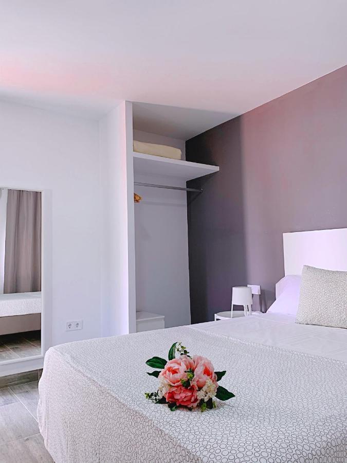Hostal El Castillo Alcalá de Guadaira מראה חיצוני תמונה