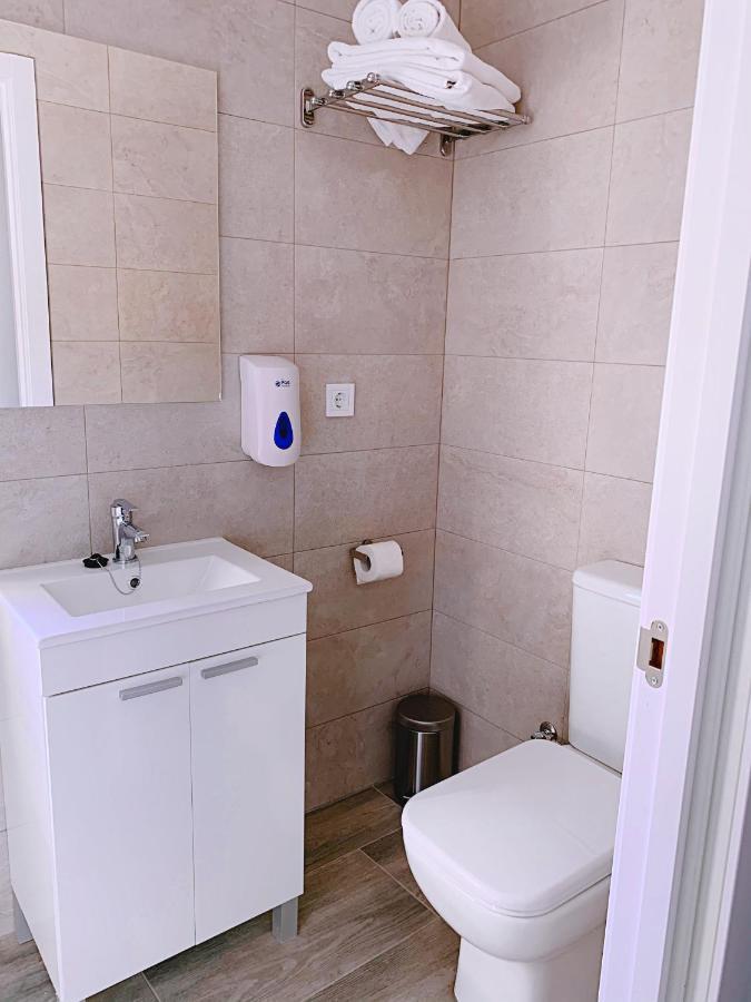 Hostal El Castillo Alcalá de Guadaira מראה חיצוני תמונה