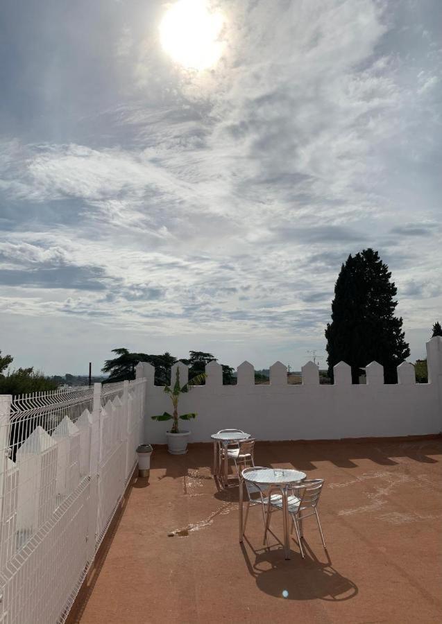 Hostal El Castillo Alcalá de Guadaira מראה חיצוני תמונה