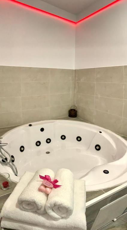 Hostal El Castillo Alcalá de Guadaira מראה חיצוני תמונה