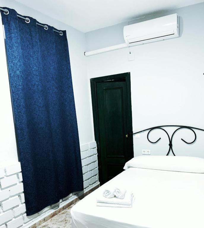 Hostal El Castillo Alcalá de Guadaira מראה חיצוני תמונה